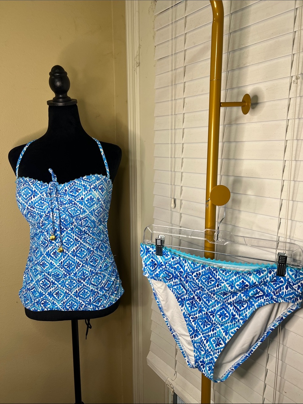 Tommy Bahama Blue & White Patterned Tankini Set with Ruching on Top and Bottoms